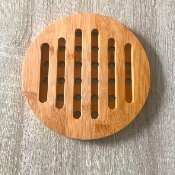 NWOT … Round Bamboo Pot Holder - Picture 1 of 2